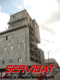 Plateforme suspendue sur un bâtiment en construction (montage, location, entretien et dépannage)
