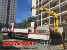 camion PL 19T avec grue (SERVIBAT échafaudages Lyon)